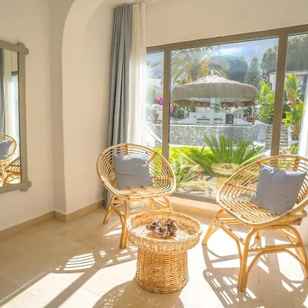 Kassandra Hotel 4*